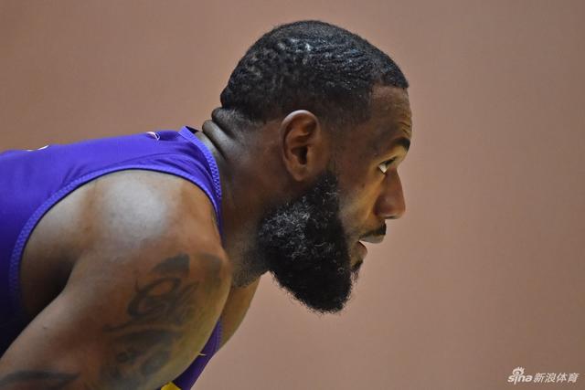 利物浦获英超半程冠军 夺冠赔率1.2一骑绝尘