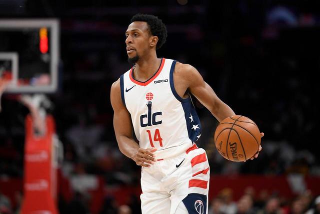 老詹关键三分克内克特27分 湖人险胜鹈鹕5连胜